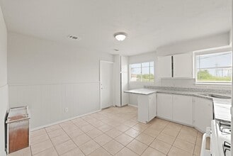 326 Brookview St in Channelview, TX - Building Photo - Building Photo