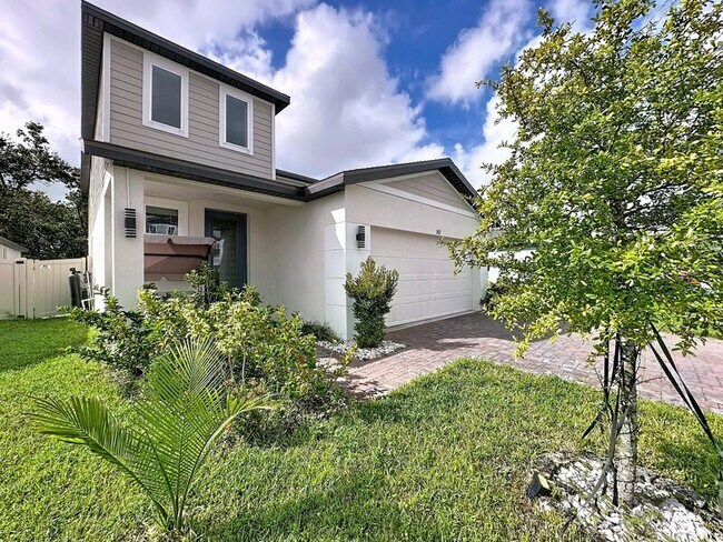 1812 Carnostie Rd in Winter Haven, FL - Foto de edificio - Building Photo