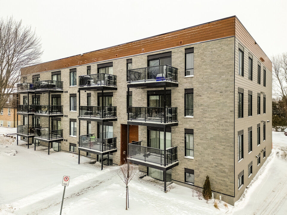 4720 D'argenteuil Pl in Québec, QC - Building Photo