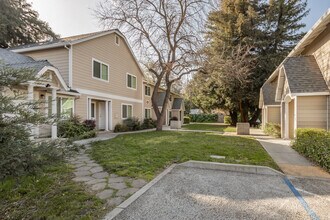 398 Bidwell Place in Chico, CA - Building Photo - Building Photo