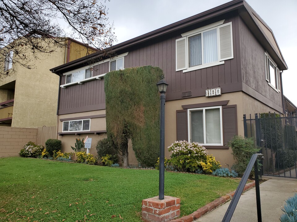 1100 S Marengo Ave in Alhambra, CA - Foto de edificio