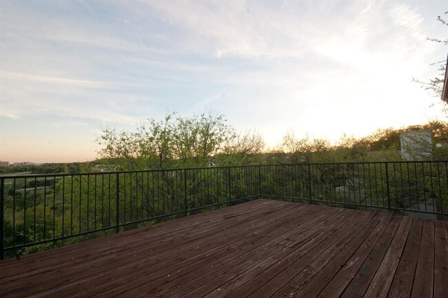 property at 1922 Holly Hill Dr