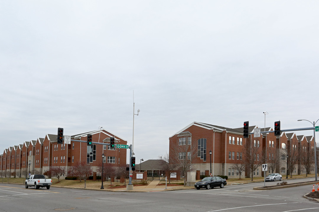 Les Chateaux North Apartments in St. Louis, MO - Building Photo