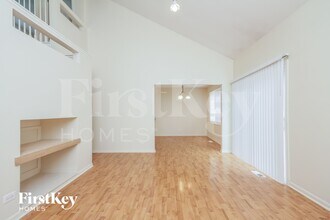 1421 Timber Ln in South Elgin, IL - Foto de edificio - Building Photo