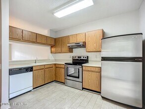 12311 Kensington Lakes Dr, Unit 104 in Jacksonville, FL - Foto de edificio - Building Photo