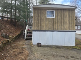 1075 Sweeten Creek Rd in Asheville, NC - Building Photo