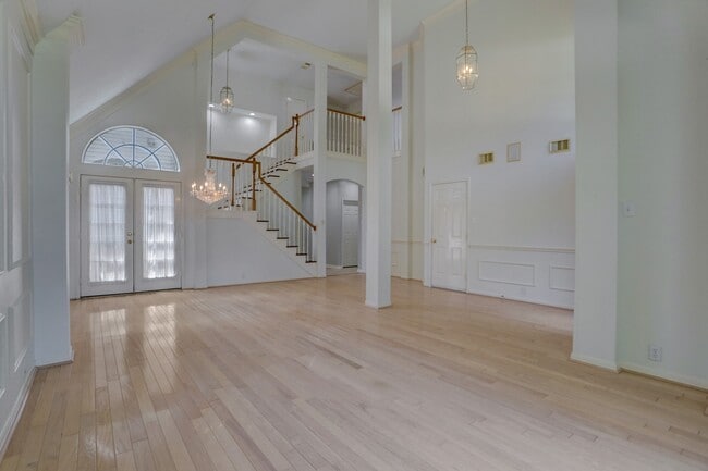 14019 Lake Trail Dr in Sugar Land, TX - Building Photo - Building Photo