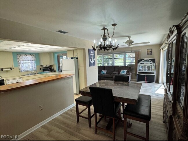 250 Caddy Rd in Rotonda West, FL - Building Photo - Building Photo