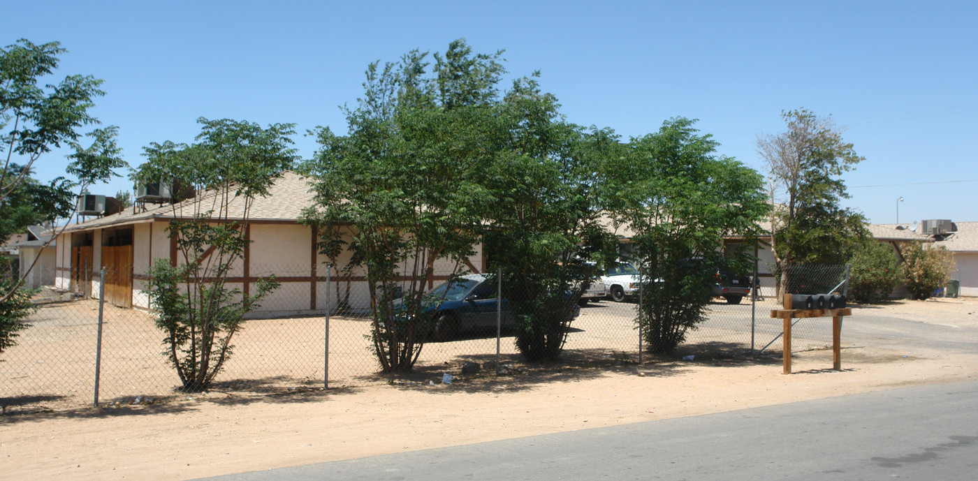 15142 Broken Bow Rd in Apple Valley, CA - Building Photo