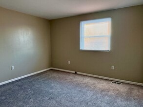 241 Euclid Ave in Fairborn, OH - Foto de edificio - Building Photo