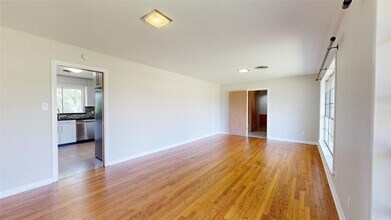 203 W Brookside Dr in Bryan, TX - Building Photo - Building Photo