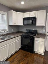 3741 Hopkins Rd in Powder Springs, GA - Foto de edificio - Building Photo