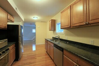 29 Elmwood St, Unit 2 in Somerville, MA - Building Photo - Building Photo
