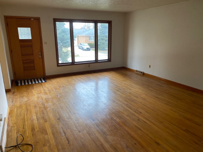 2921 Woodlawn Dr in Parma, OH - Building Photo - Building Photo