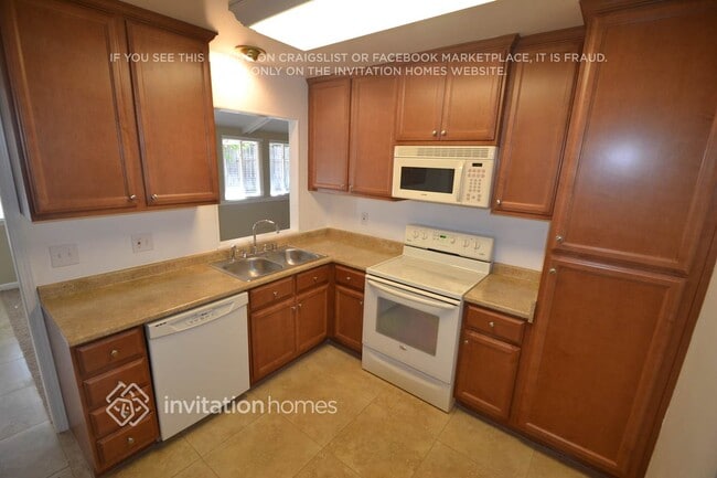 6353 Edgerton Way in Carmichael, CA - Building Photo - Building Photo