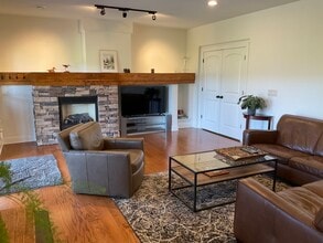 2013 Capistrano Dr in Kelowna, BC - Building Photo - Building Photo