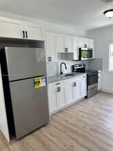 3123 NW 22nd Ct in Miami, FL - Foto de edificio - Building Photo