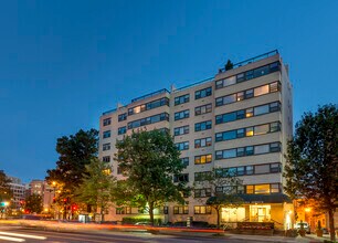 2400 Pennsylvania Avenue Apartments in Washington, DC - Foto de edificio - Building Photo