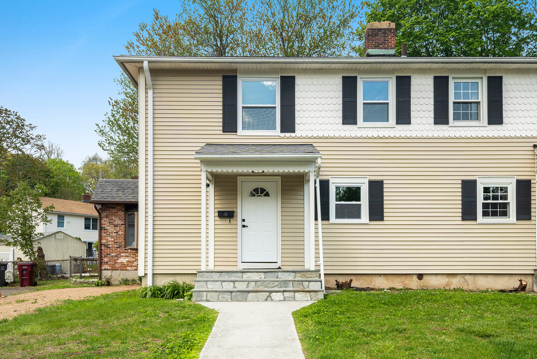110 Cold Spring Cir in Naugatuck, CT - Building Photo