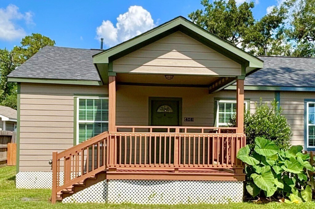 408 Mcphail St in Tomball, TX - Building Photo