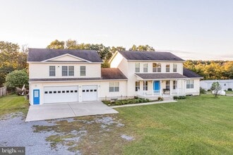 401 Ponderosa Trail in Bunker Hill, WV - Building Photo - Building Photo