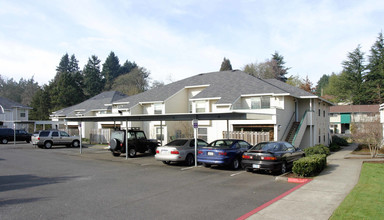 River Place Apartments in Gladstone, OR - Building Photo - Building Photo