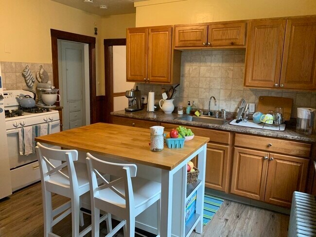 362 Lagrange St, Unit 1 in Boston, MA - Building Photo - Building Photo