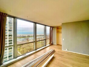 330 W Diversey Pkwy in Chicago, IL - Building Photo - Building Photo