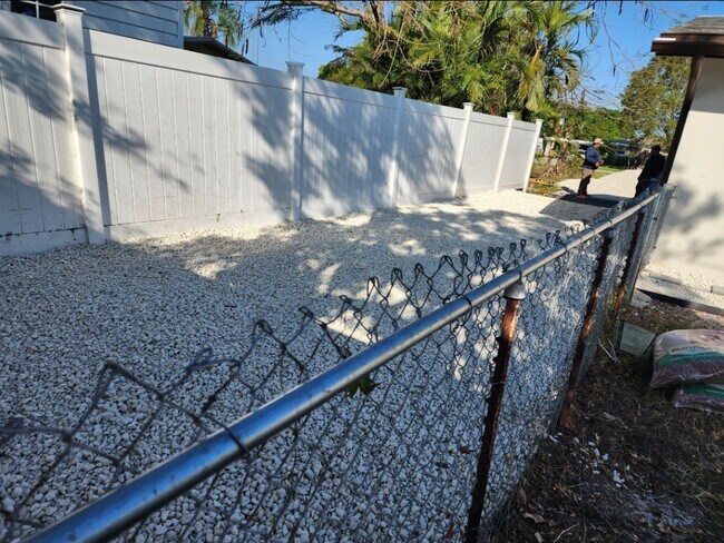 137 Vermont Ave in Ft. Myers, FL - Building Photo - Building Photo