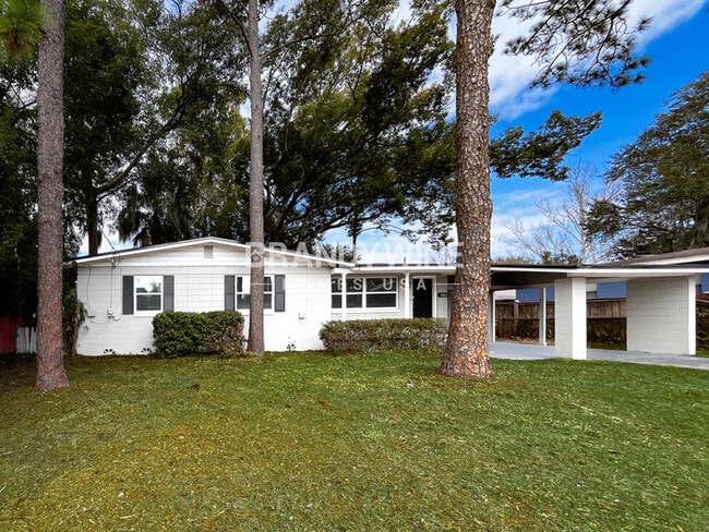 6011 Meadow Ln in Jacksonville, FL - Foto de edificio - Building Photo