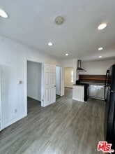 523 1/2 W 56th St in Los Angeles, CA - Building Photo - Building Photo