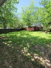 1825 Southstone Ln in Irving, TX - Foto de edificio - Building Photo