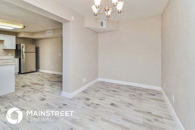 property at 1735 E Warren Pl