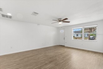 200 San Lorenzo Ave, Unit 1 in North Port, FL - Building Photo - Building Photo