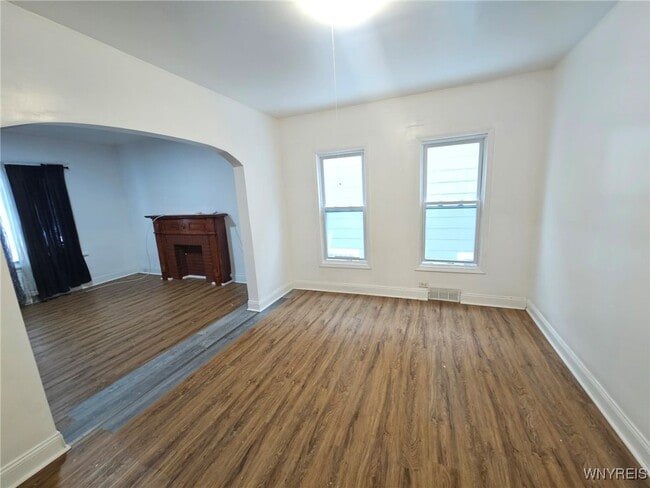 property at 60 Pomona Pl