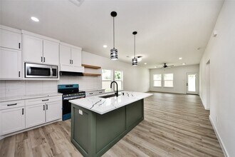 226 Glencairn Ct in Huffman, TX - Building Photo - Building Photo