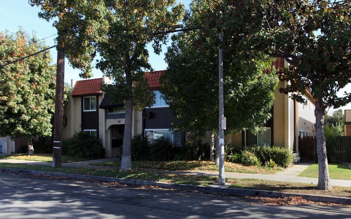 Loma Apartments in Long Beach, CA - Building Photo