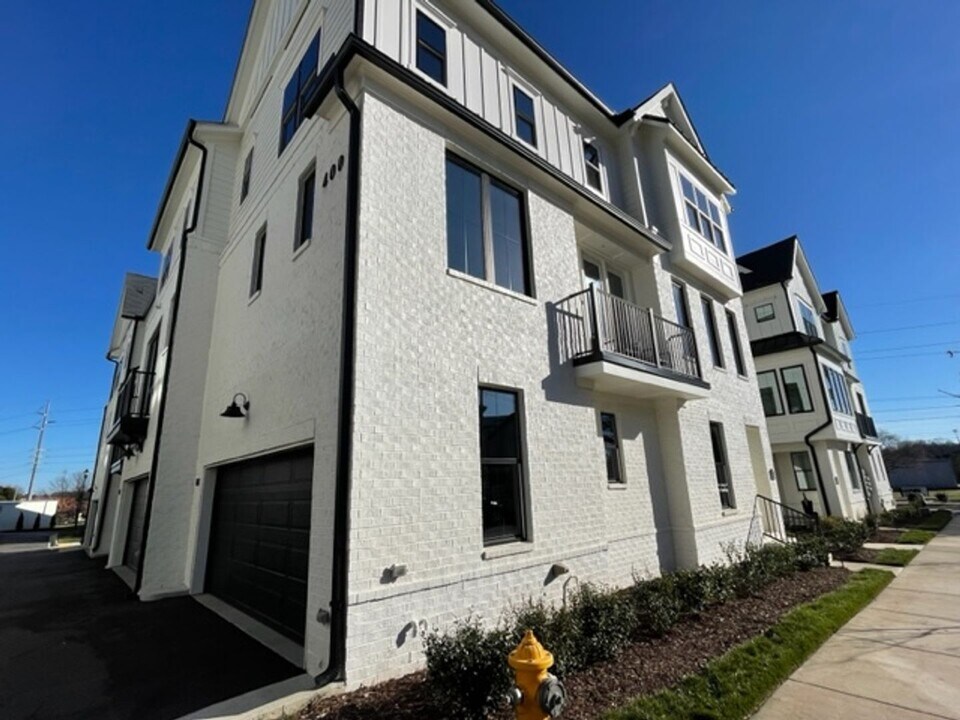400 Bryan Pointe Dr in Raleigh, NC - Building Photo