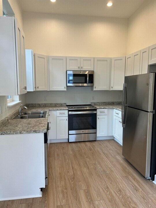 2170 Capital Cir SE in Tallahassee, FL - Building Photo