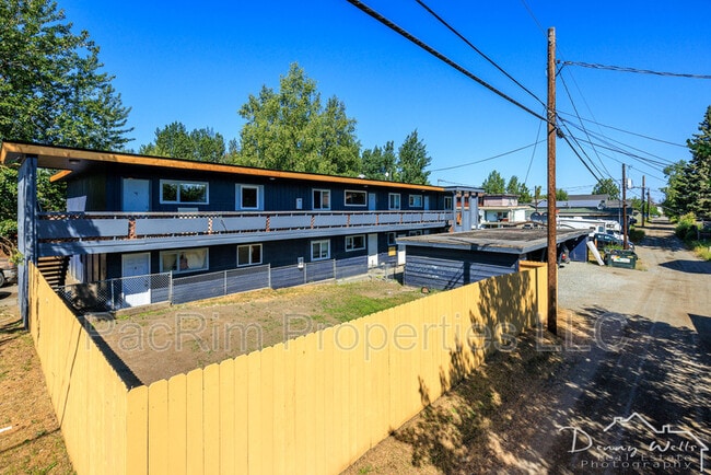1807 W 36th Ave in Anchorage, AK - Building Photo - Building Photo