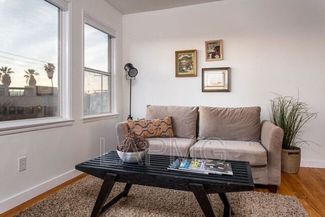 1159 1/2 Bellevue Ave in Los Angeles, CA - Building Photo - Building Photo