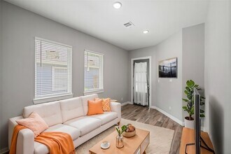 17807 Glenwolf Dr in Houston, TX - Foto de edificio - Building Photo