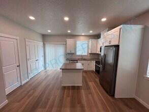 8550 SE Lafayette St in Portland, OR - Building Photo - Building Photo