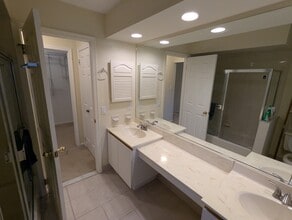 1008 Woodhaven Dr, Unit 1008 woodhaven in Edison, NJ - Foto de edificio - Building Photo