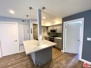 1529 S Bundy Dr in Los Angeles, CA - Building Photo - Building Photo