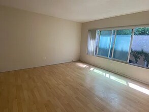 360 Rosecrans St in San Diego, CA - Building Photo - Building Photo