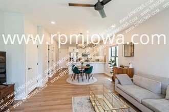 10097 Stark Dr in West Des Moines, IA - Building Photo - Building Photo