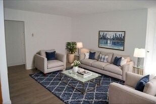 11963 Walnut Ln in Los Angeles, CA - Building Photo