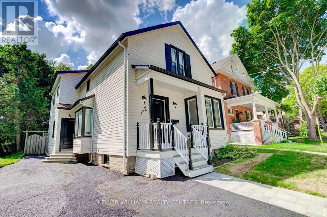 366 Park Ave in Newmarket, ON - Building Photo
