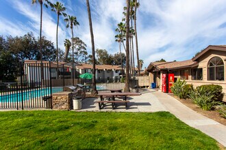 Oro Vista Apartments in San Diego, CA - Building Photo - Building Photo